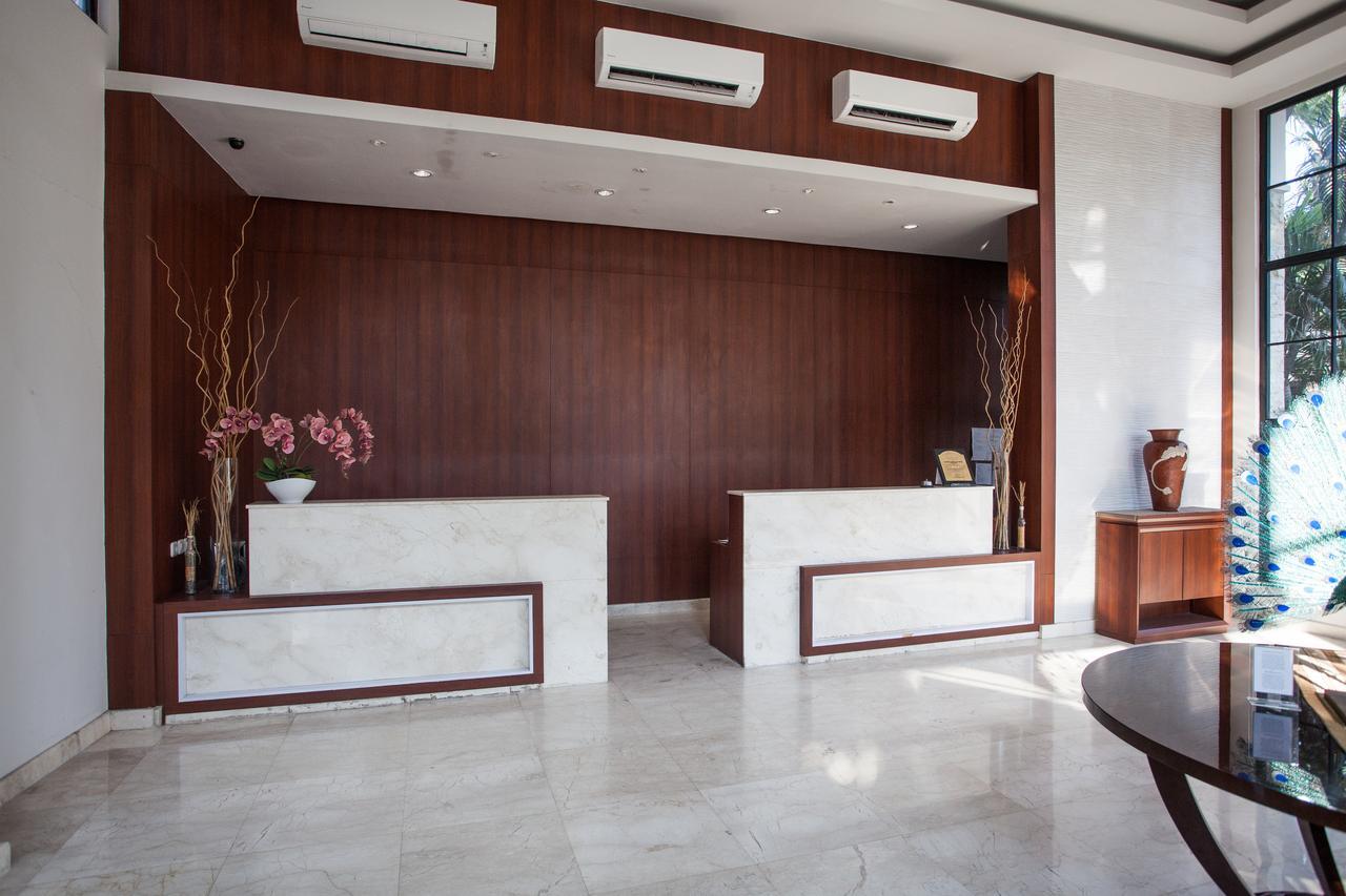 Hotel Reddoorz Premium @ Raya Nginden Wonotjolo Exteriér fotografie