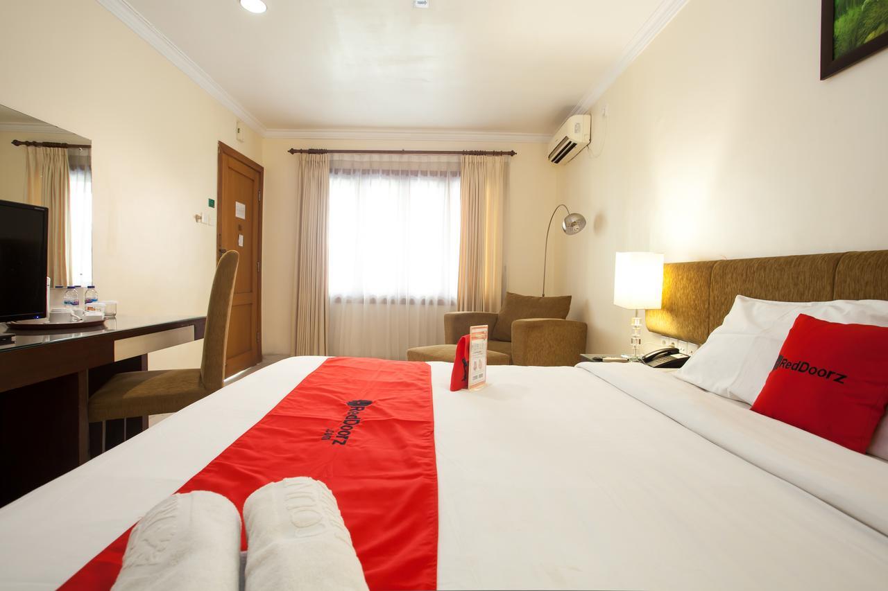Hotel Reddoorz Premium @ Raya Nginden Wonotjolo Exteriér fotografie