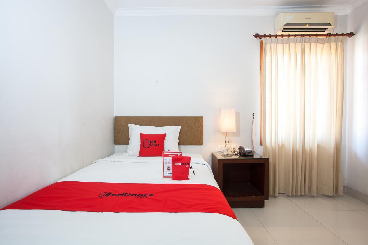 Hotel Reddoorz Premium @ Raya Nginden Wonotjolo Exteriér fotografie