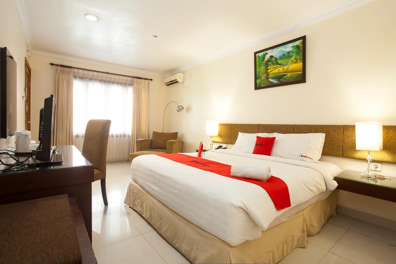 Hotel Reddoorz Premium @ Raya Nginden Wonotjolo Exteriér fotografie