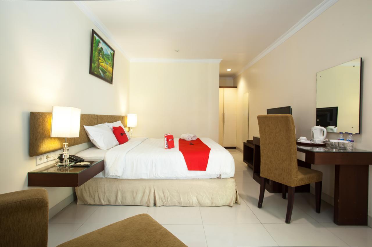 Hotel Reddoorz Premium @ Raya Nginden Wonotjolo Exteriér fotografie