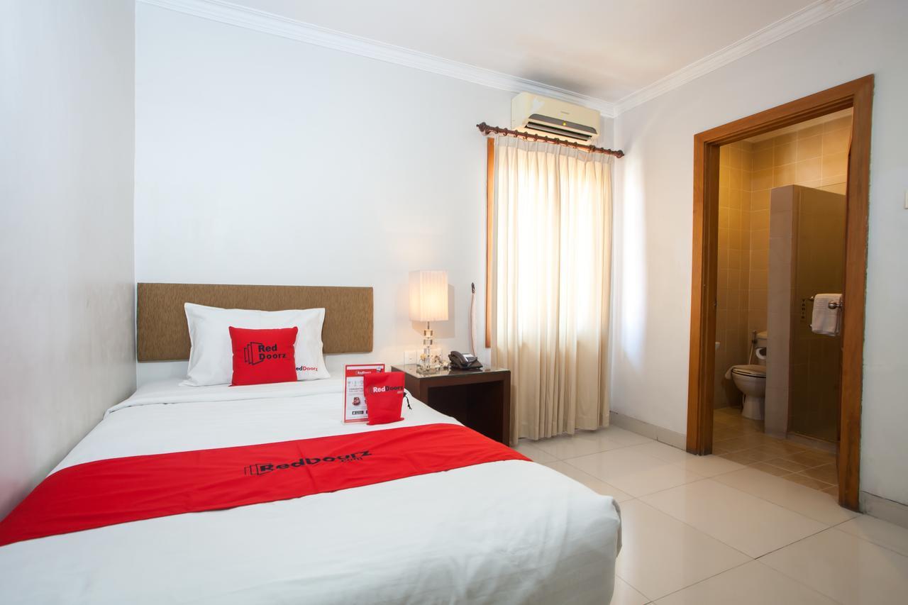 Hotel Reddoorz Premium @ Raya Nginden Wonotjolo Exteriér fotografie