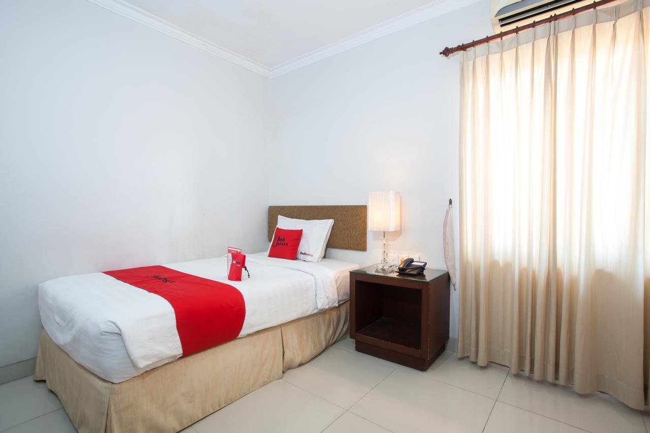 Hotel Reddoorz Premium @ Raya Nginden Wonotjolo Exteriér fotografie