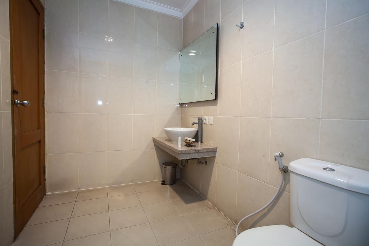 Hotel Reddoorz Premium @ Raya Nginden Wonotjolo Exteriér fotografie
