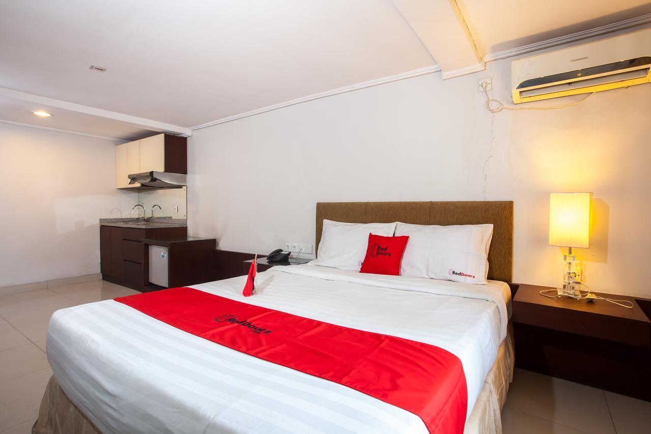 Hotel Reddoorz Premium @ Raya Nginden Wonotjolo Exteriér fotografie
