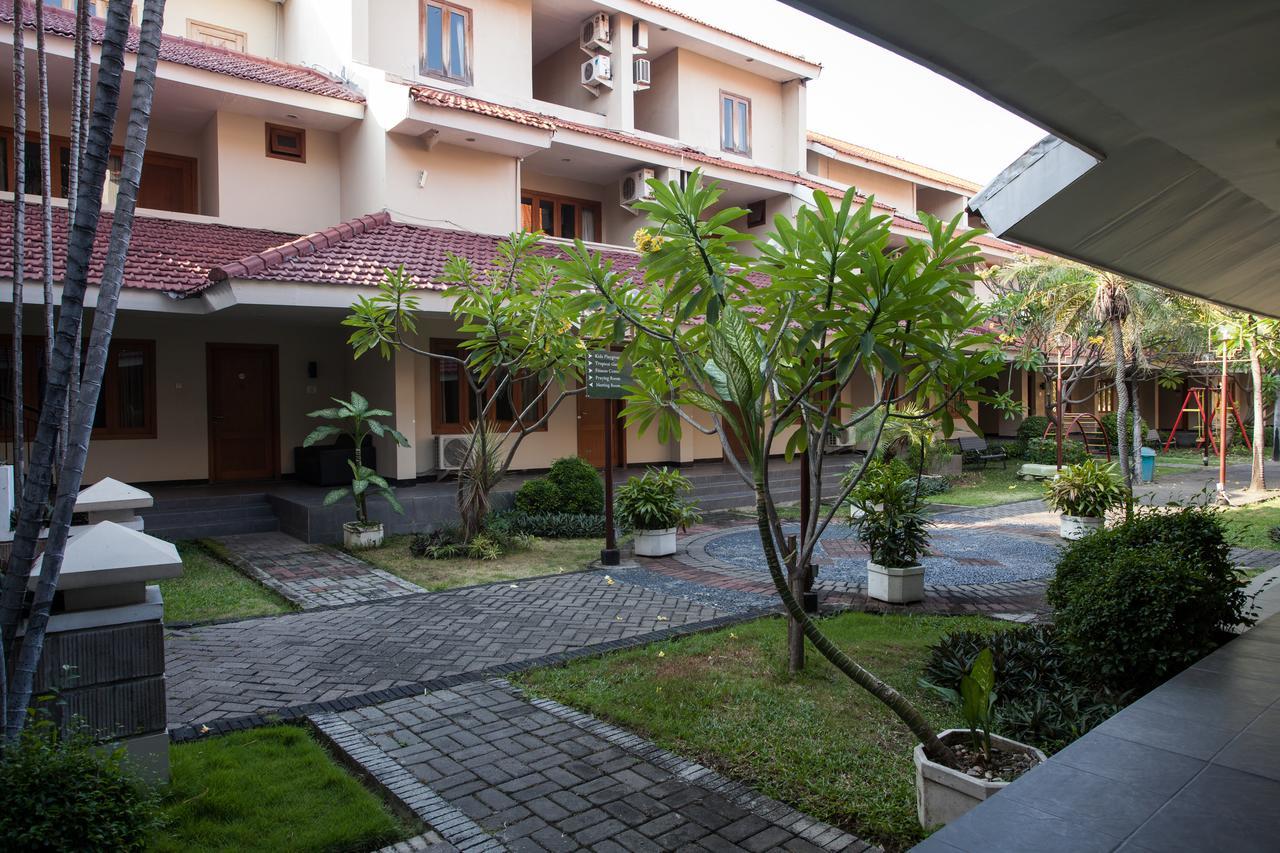 Hotel Reddoorz Premium @ Raya Nginden Wonotjolo Exteriér fotografie