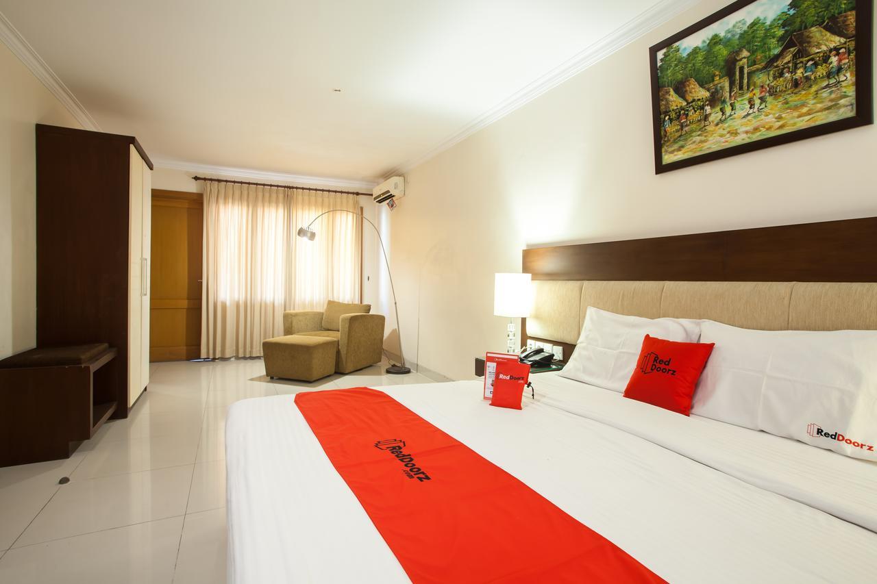 Hotel Reddoorz Premium @ Raya Nginden Wonotjolo Exteriér fotografie
