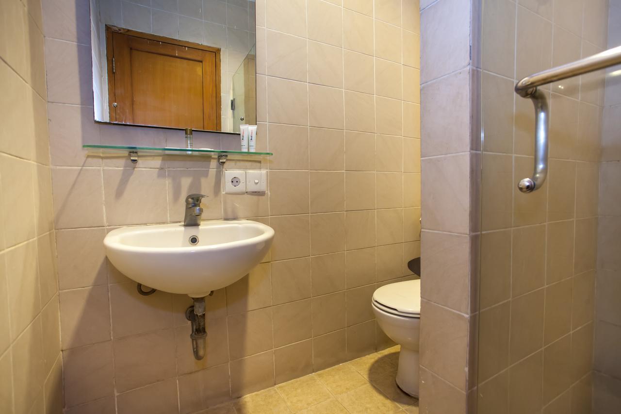 Hotel Reddoorz Premium @ Raya Nginden Wonotjolo Exteriér fotografie