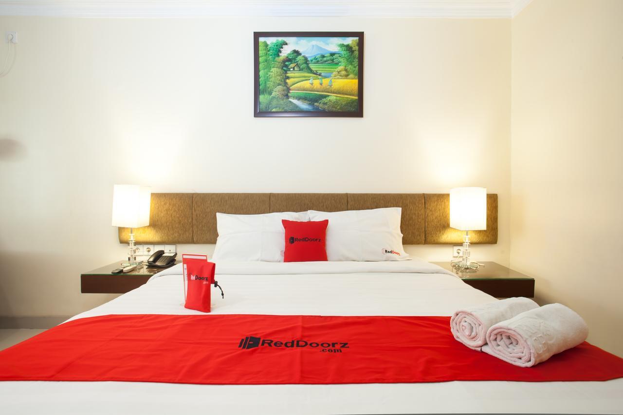 Hotel Reddoorz Premium @ Raya Nginden Wonotjolo Exteriér fotografie